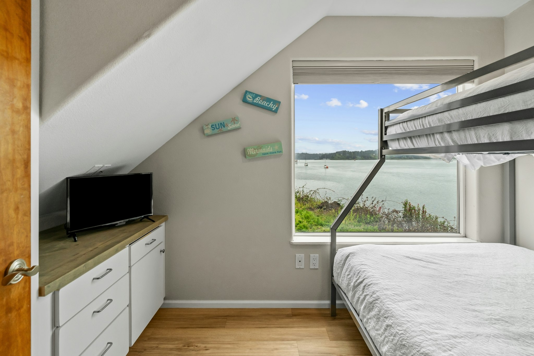 The Embarcadero Resort Hotel & Marina 13/34