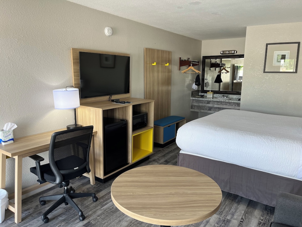 Days Inn by Wyndham Branson Ozarks 51/65