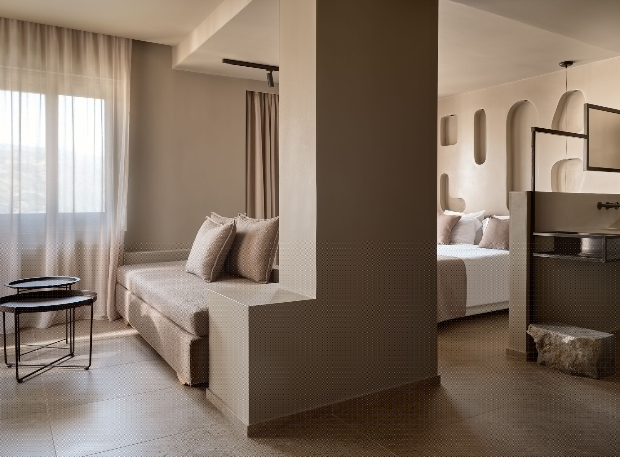 Lifestyle, Suite, Double Bed, Land View, Sofa
