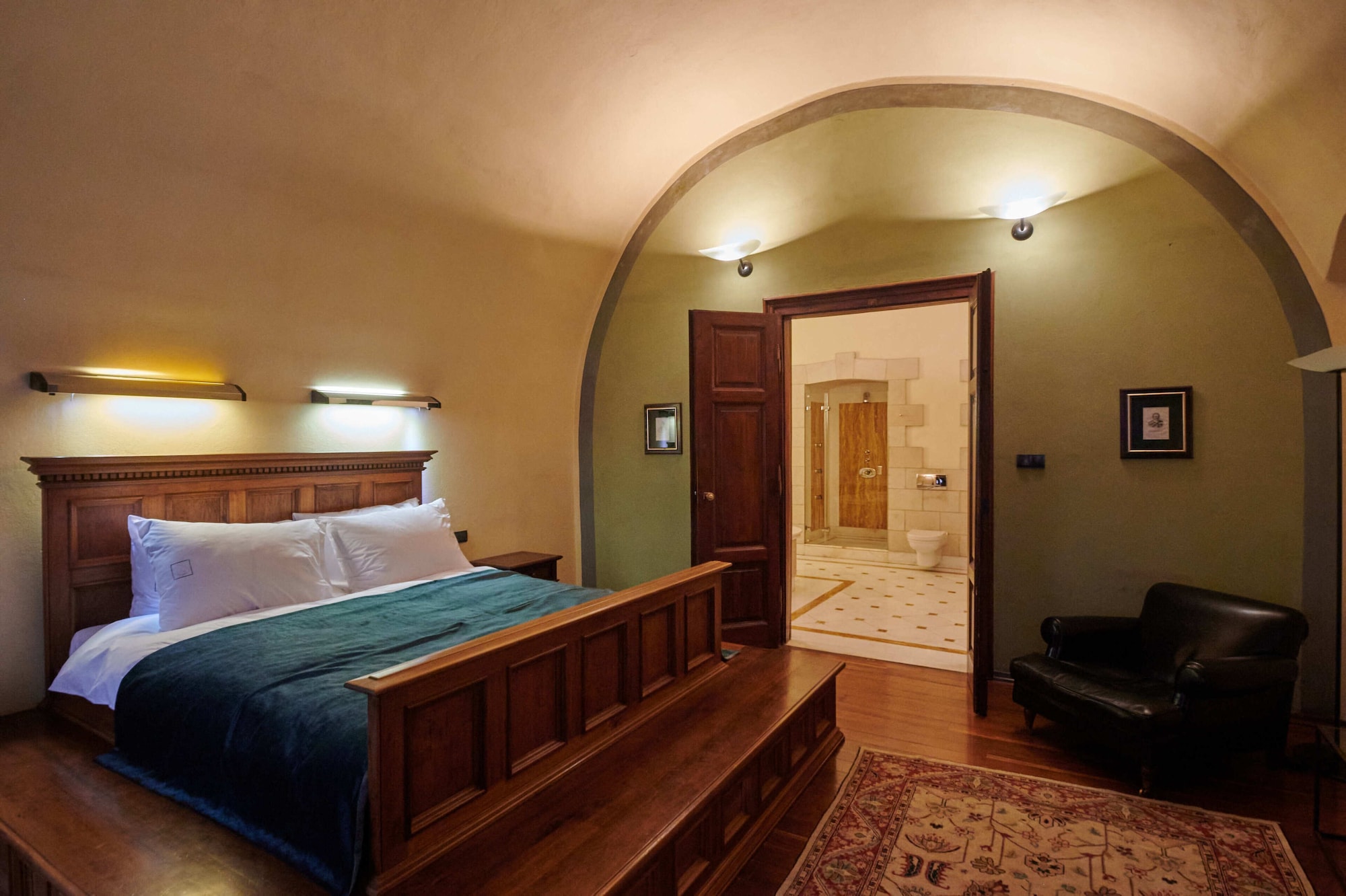 DELUXE, APARTMENT