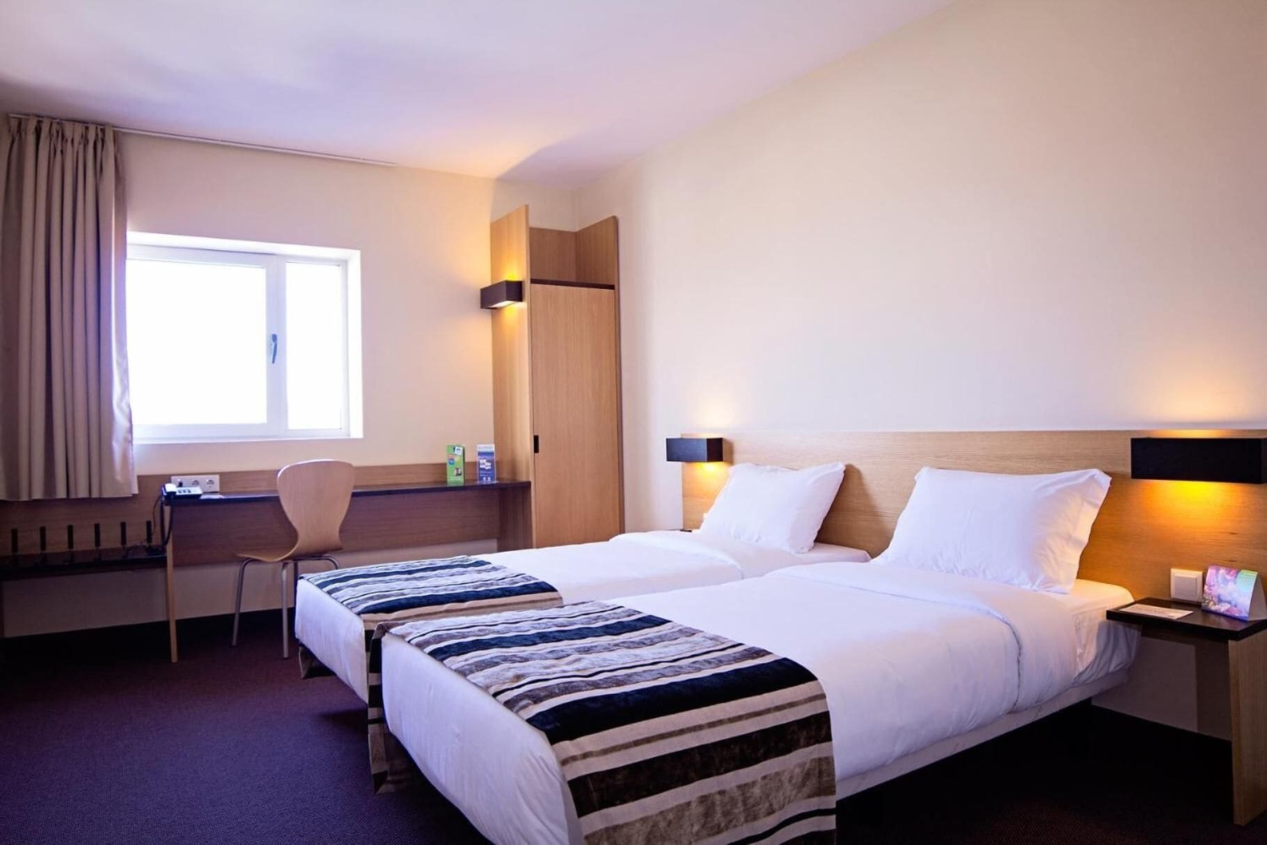 Classic, Twin Beds