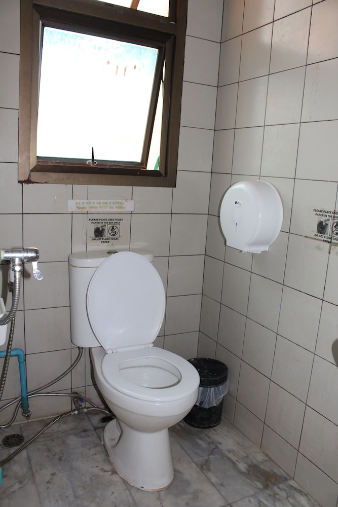 OYO 985 The Twins Hostel 23/25