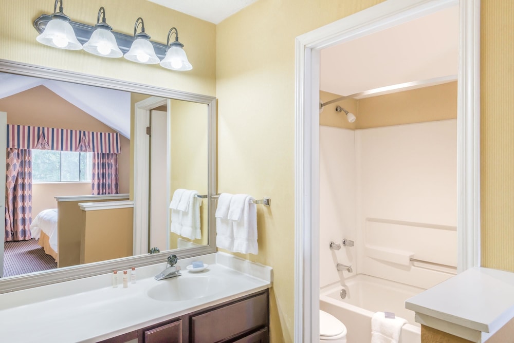 Hawthorn Extended Stay by Wyndham Dayton 8/27