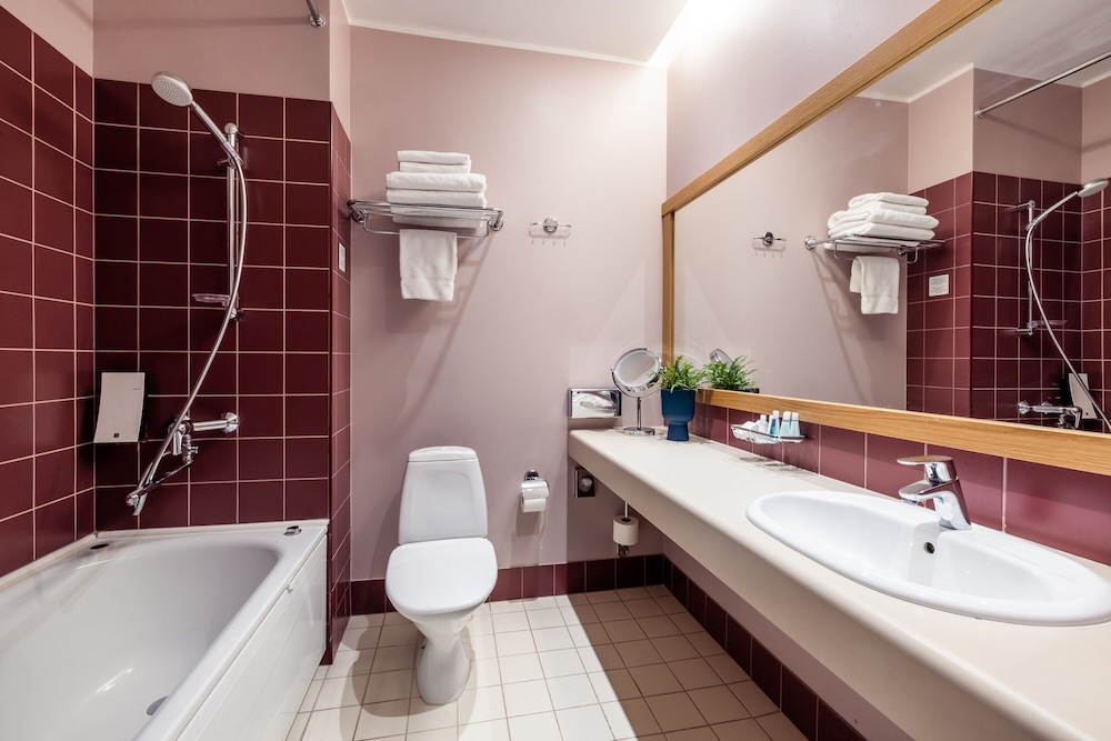 London Hotel 50/50