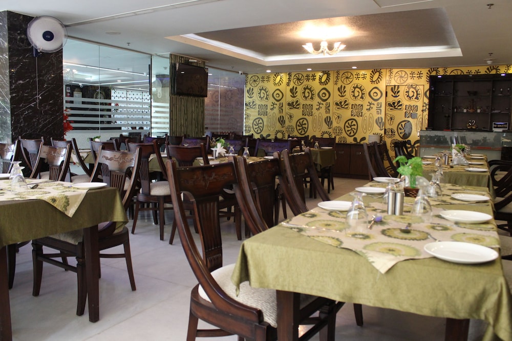 Hotel Atulyaa Taj 33/48