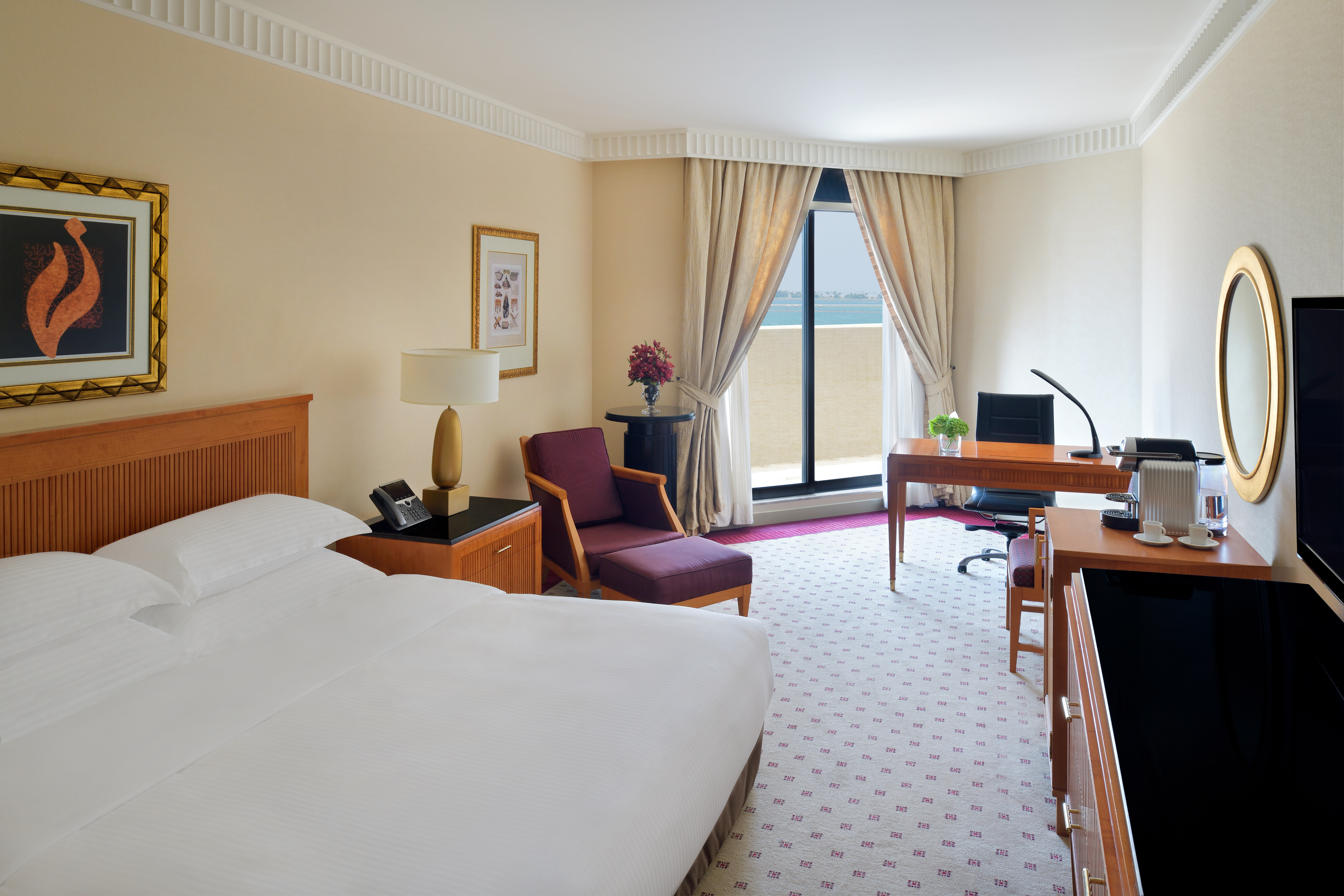 غرفة كلاسيكية بسرير كينج لذوي الإعاقة