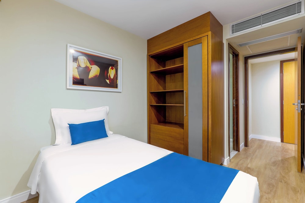 SUITE, MULTIPLE BEDS