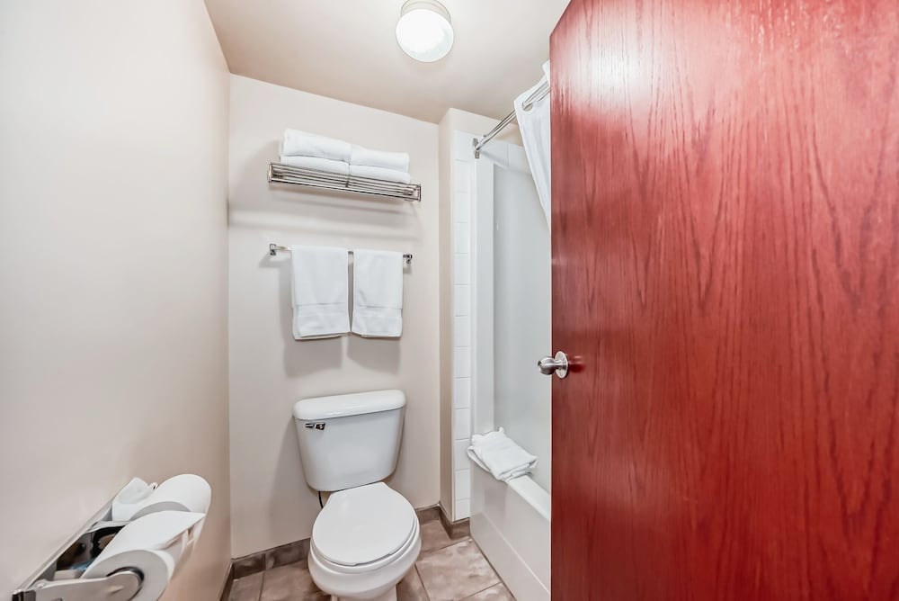 Grande Cache Inn and Suites 44/46