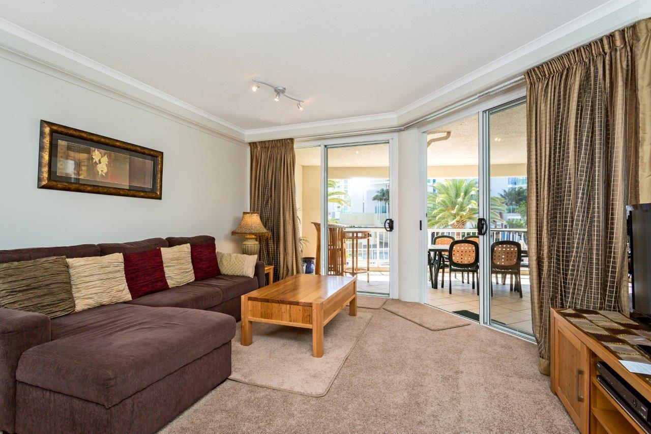 2 Bedrooms, Pool