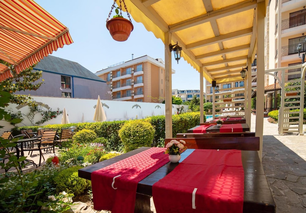 Aparthotel Rose Village 44/65