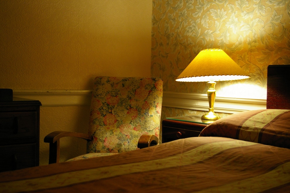 Averon Guest House 25/50