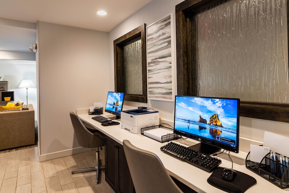 Four Points by Sheraton Charlotte - Lake Norman 37/42