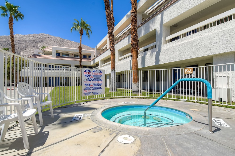 Motel6 Palm Springs, CA - Downtown 21/28