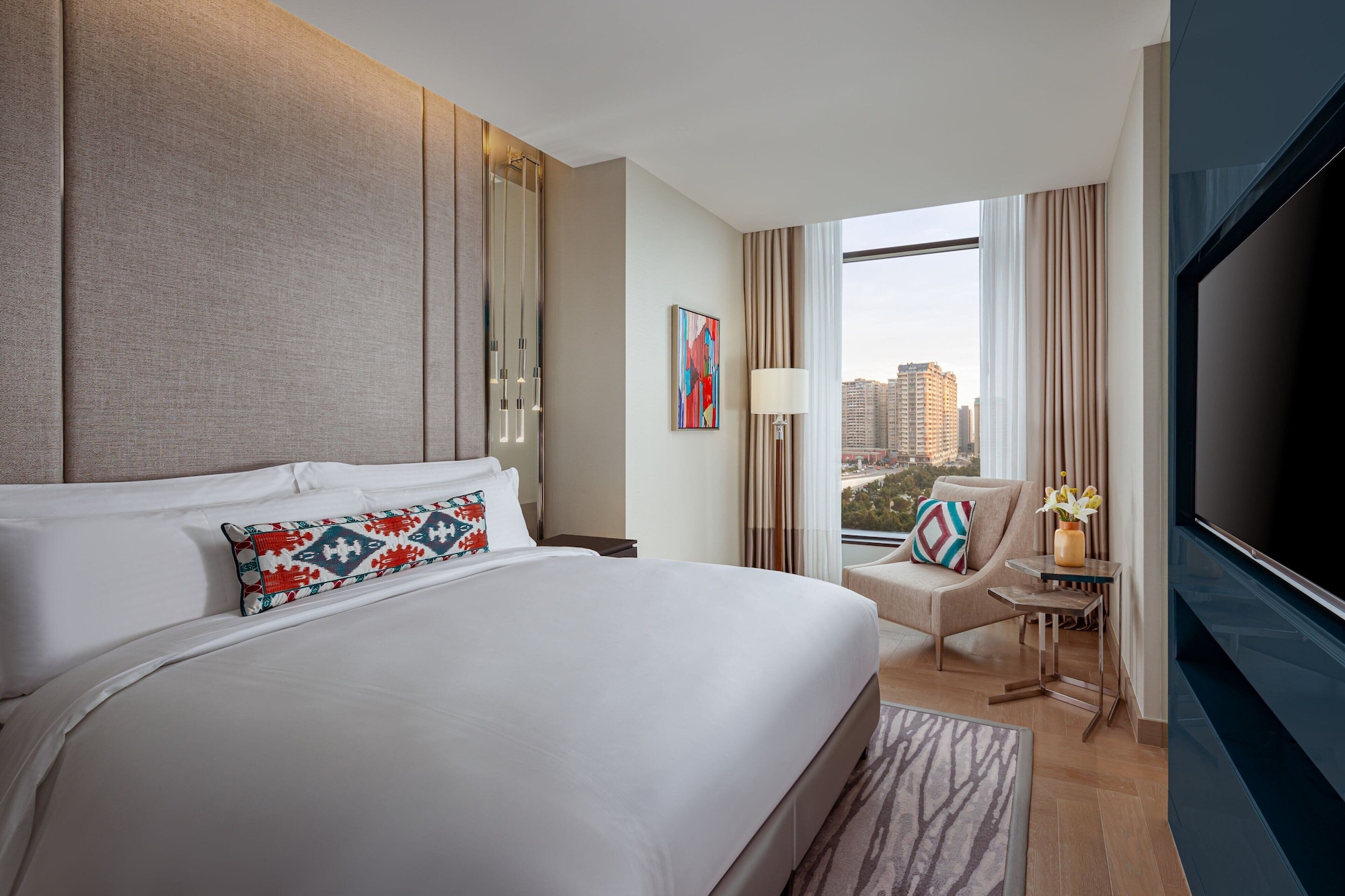 DELUXE ROOM 1 KING BED