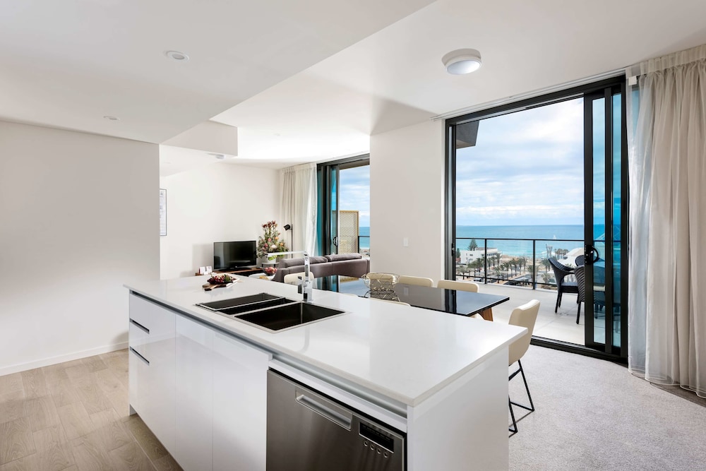 Ramada by Wyndham VetroBlu Scarborough Beach 46/55