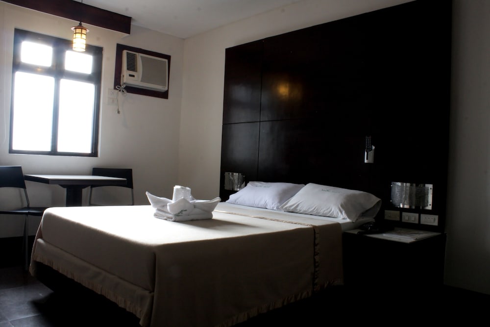 Vista Hotel Cubao 8/26