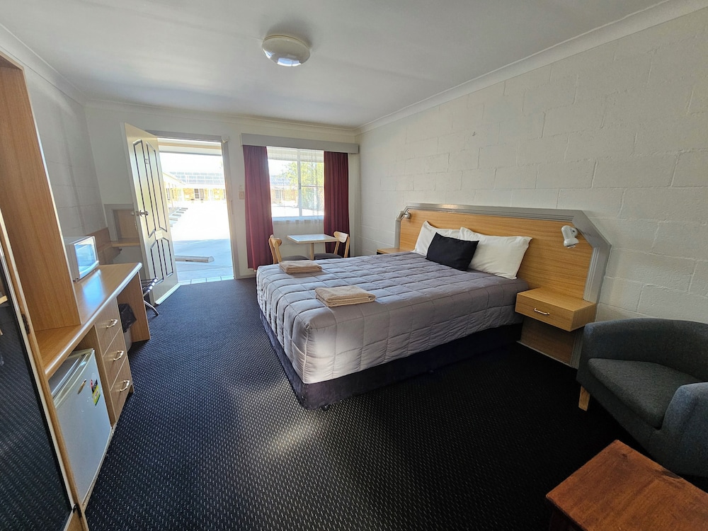Basic, Standard, Queen Bed