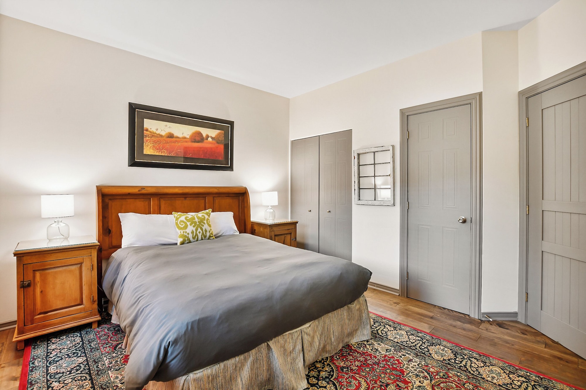 1 Bedroom, Queen Bed, Mountain Side, Sofa
