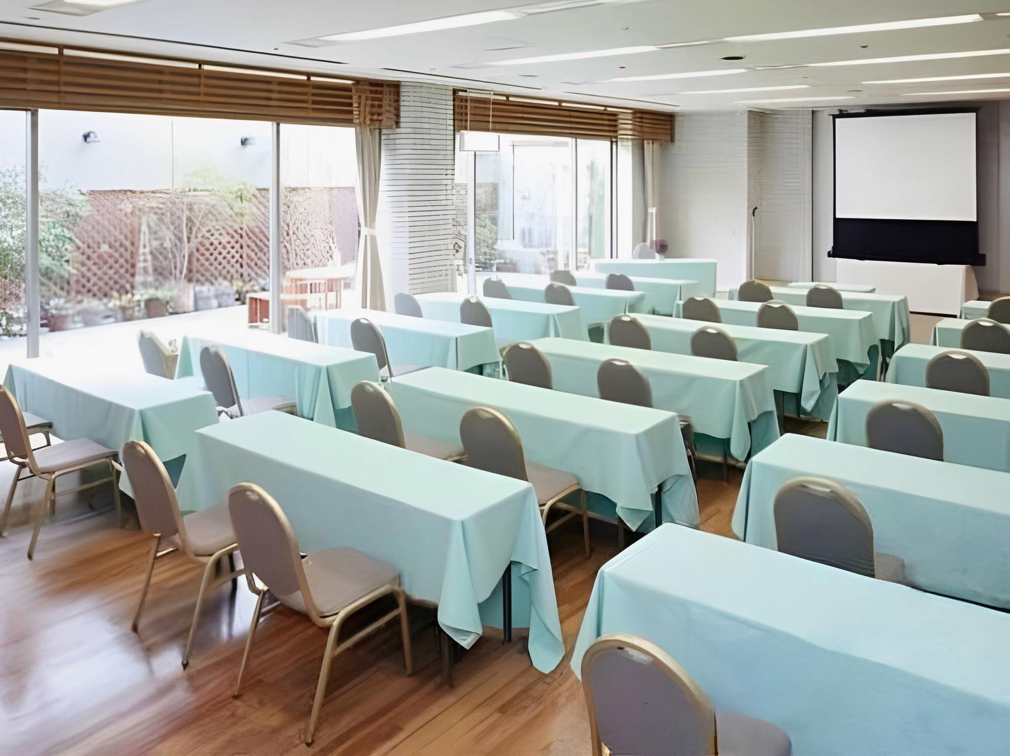Cypress Garden Hotel 44/48