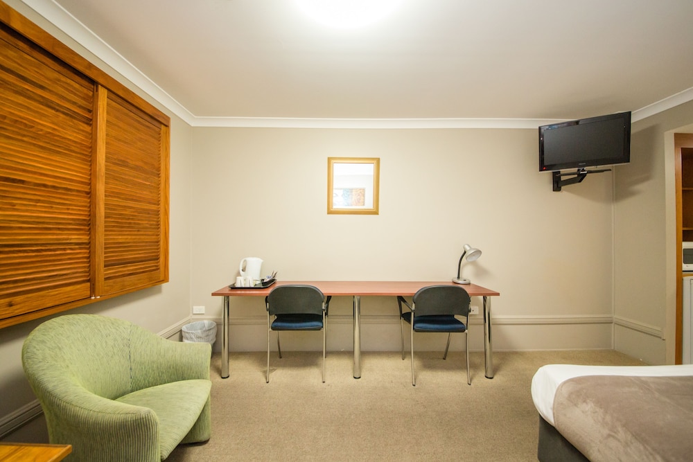 The Cosmopolitan Motel Serviced Apartments 28/48