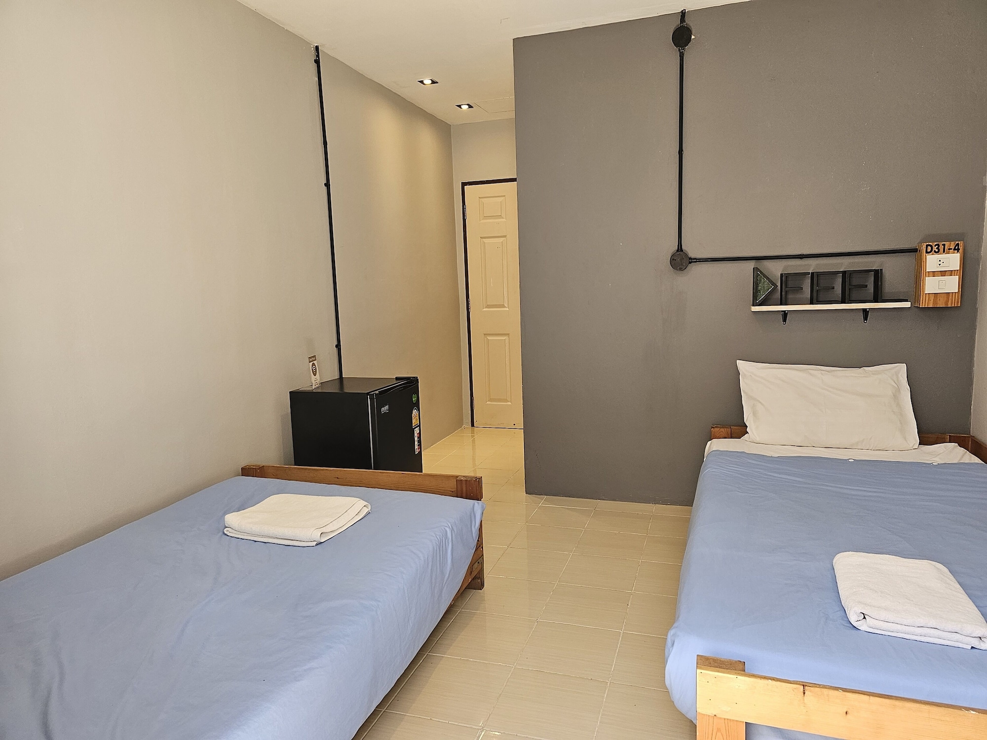 LOFT, TWIN BEDS