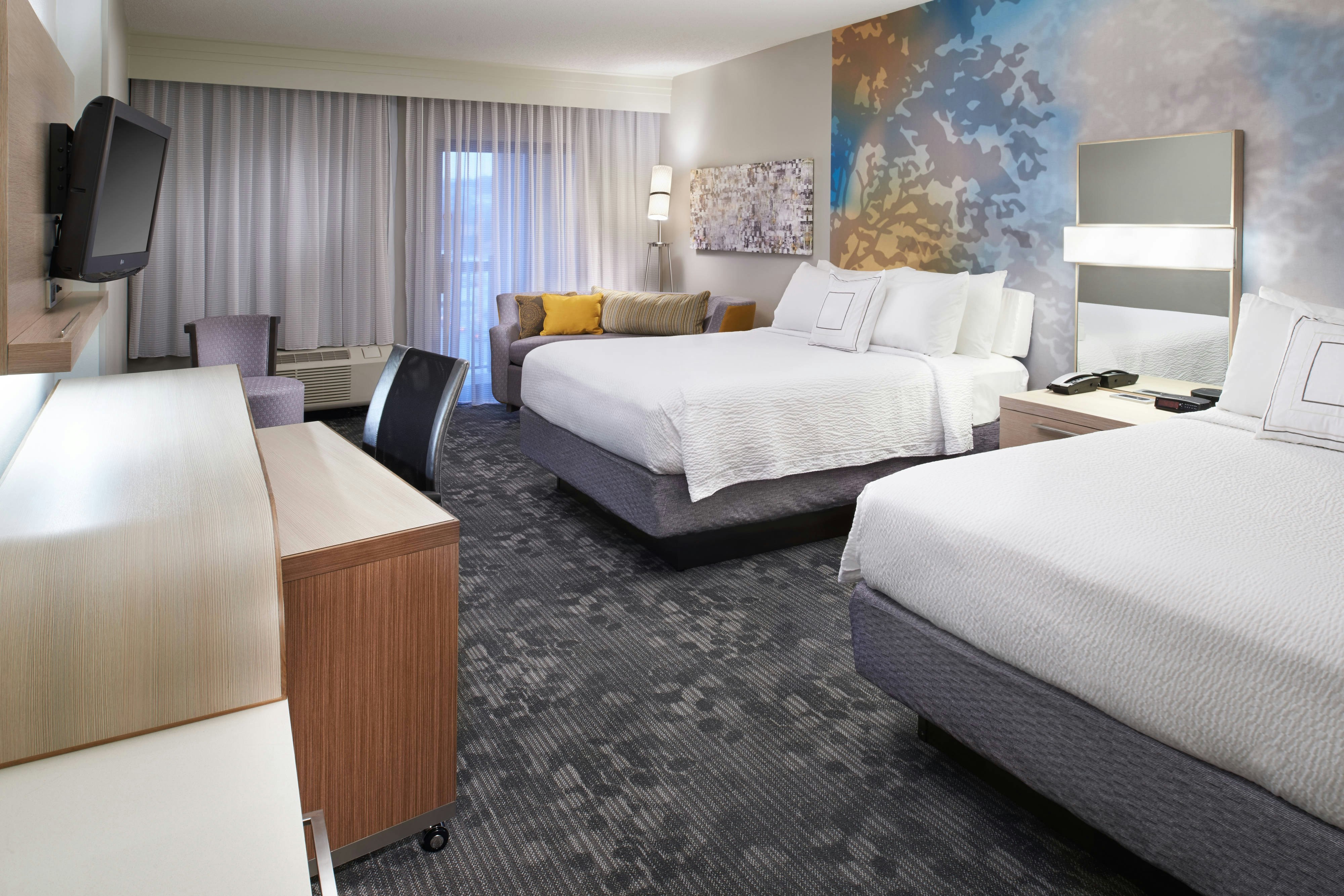 Room at Courtyard Cincinnati Covington, COVINGTON - KY