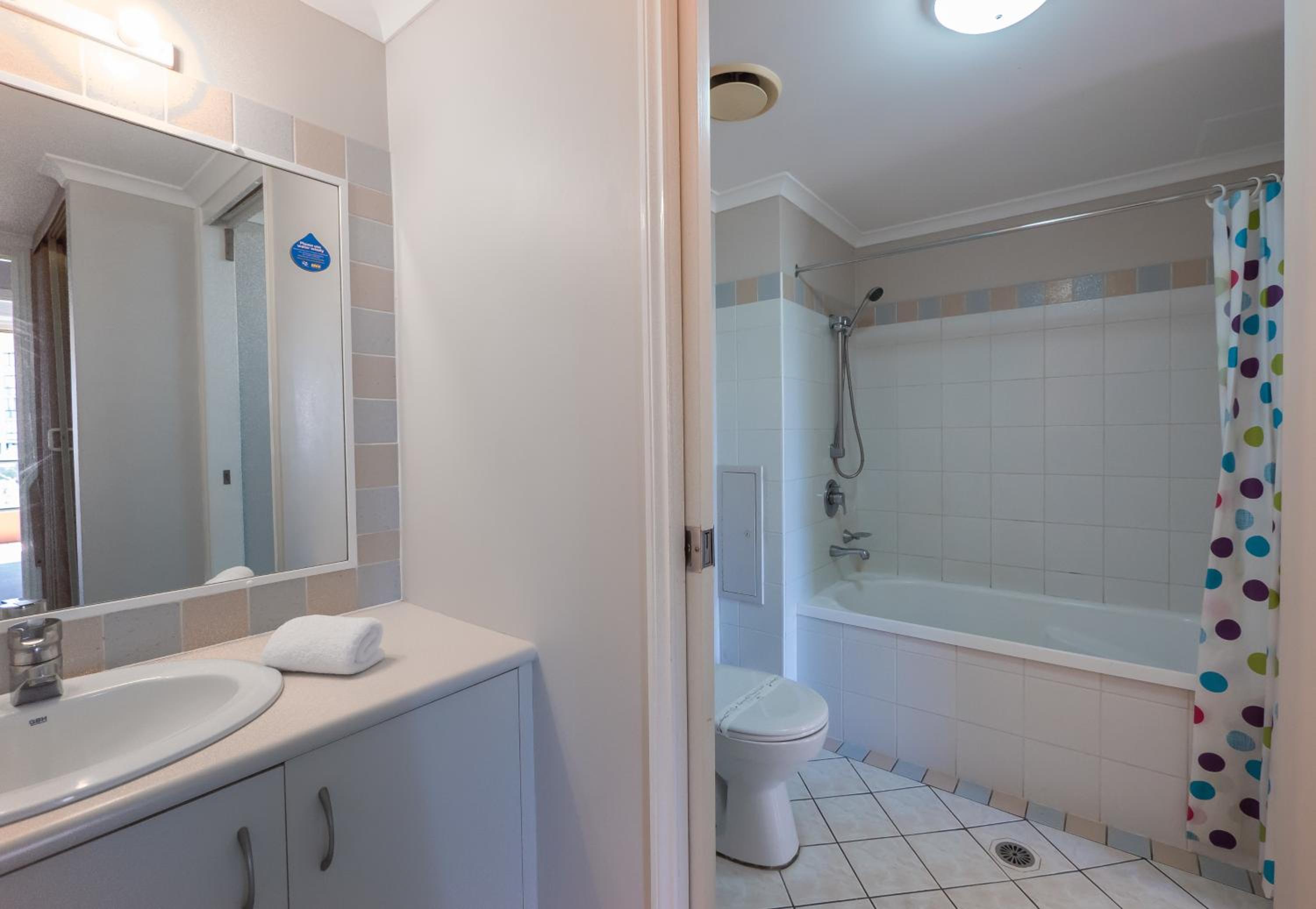 1 Bedroom, Queen Bed, River View, Paradise Island Resort 2/3