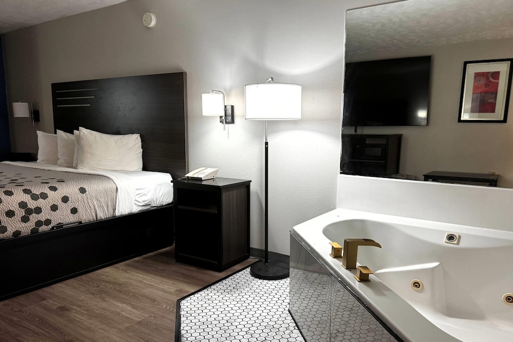 Room, King Bed, Jetted Tub, Smoking