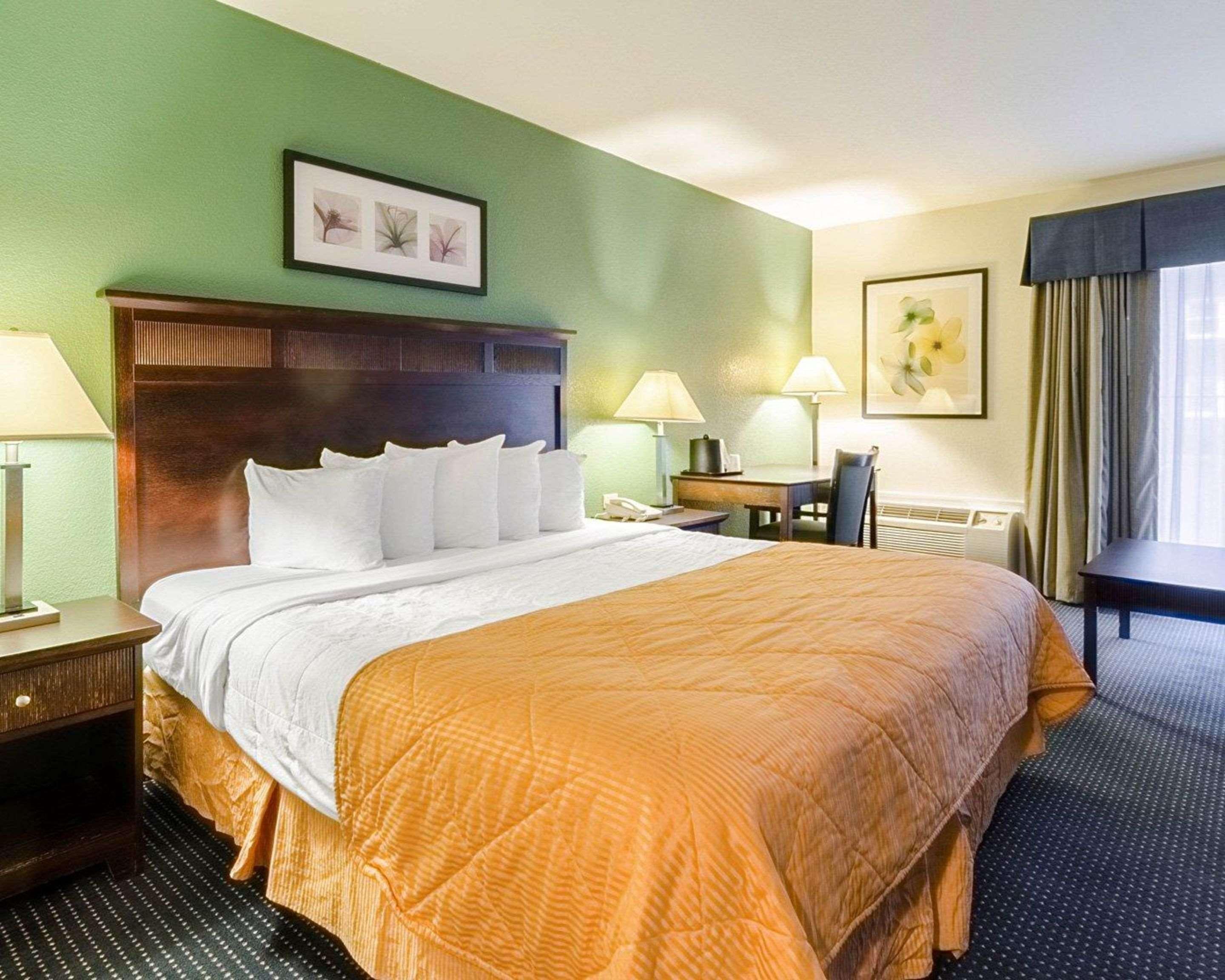 ROOM, KING BED