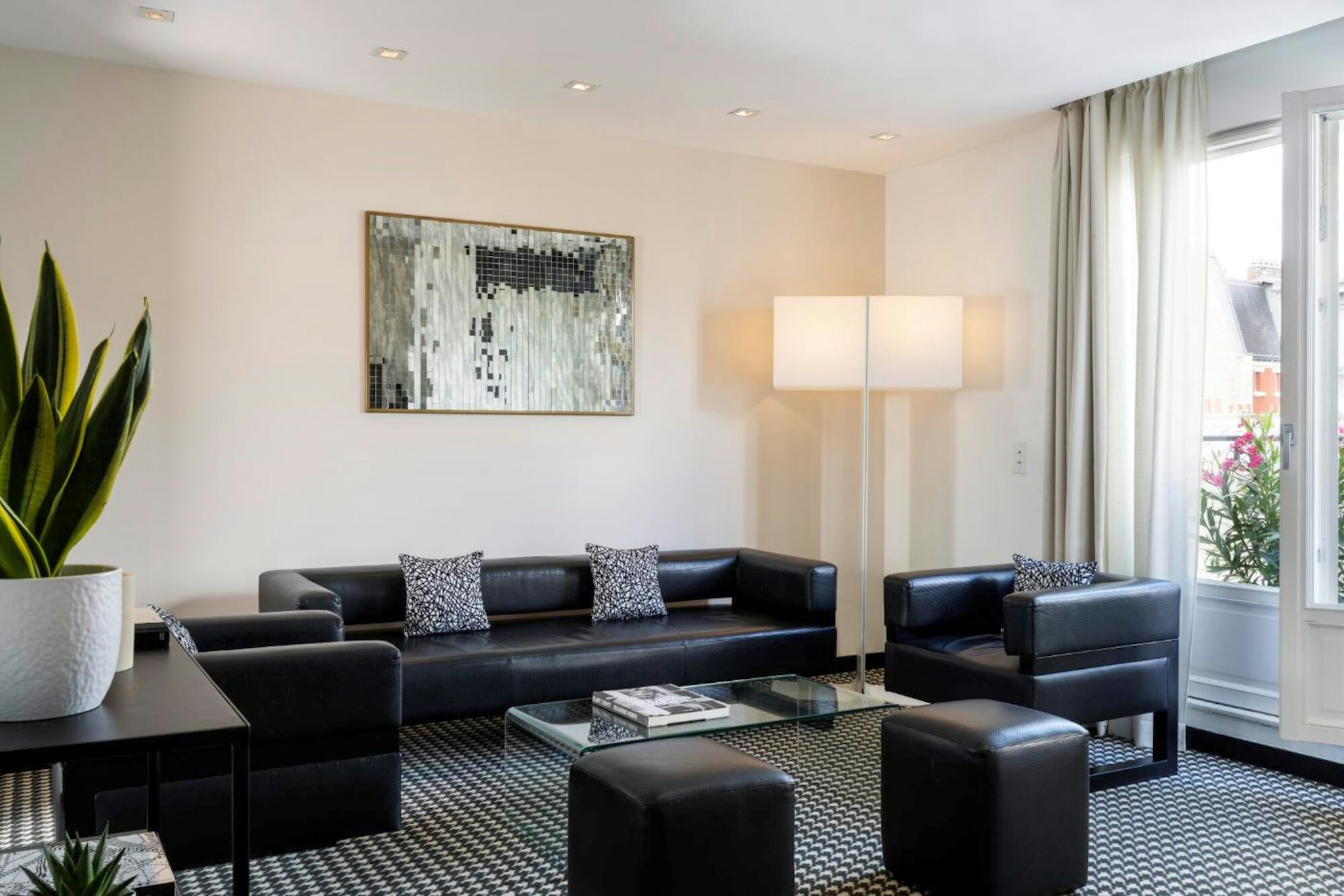 Felicien Hotel Paris 60/72