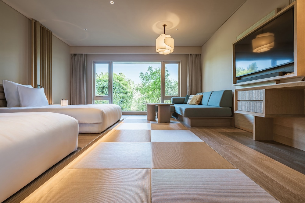 Classic, Twin Beds, Coral Wing