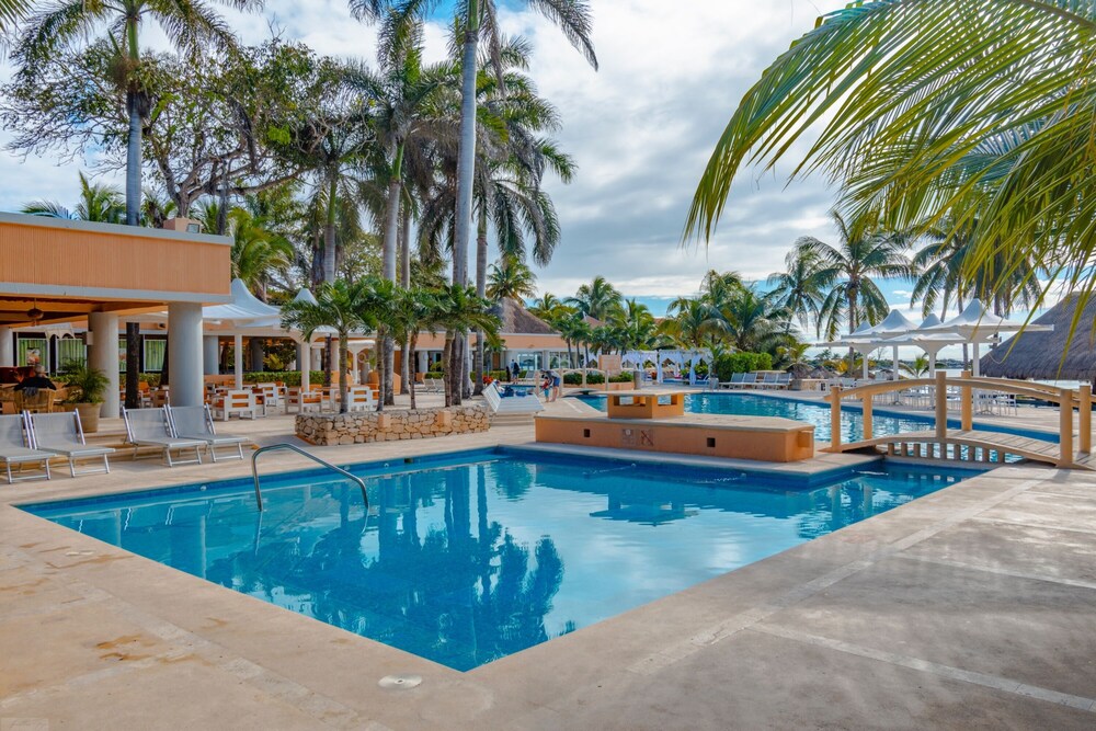 OMNI PUERTO AVENTURAS BEACH RESORT 47/53