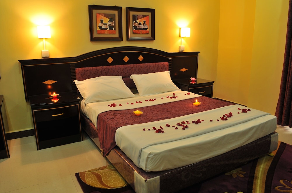 Urban Rose Hotel and Apartment 16/64