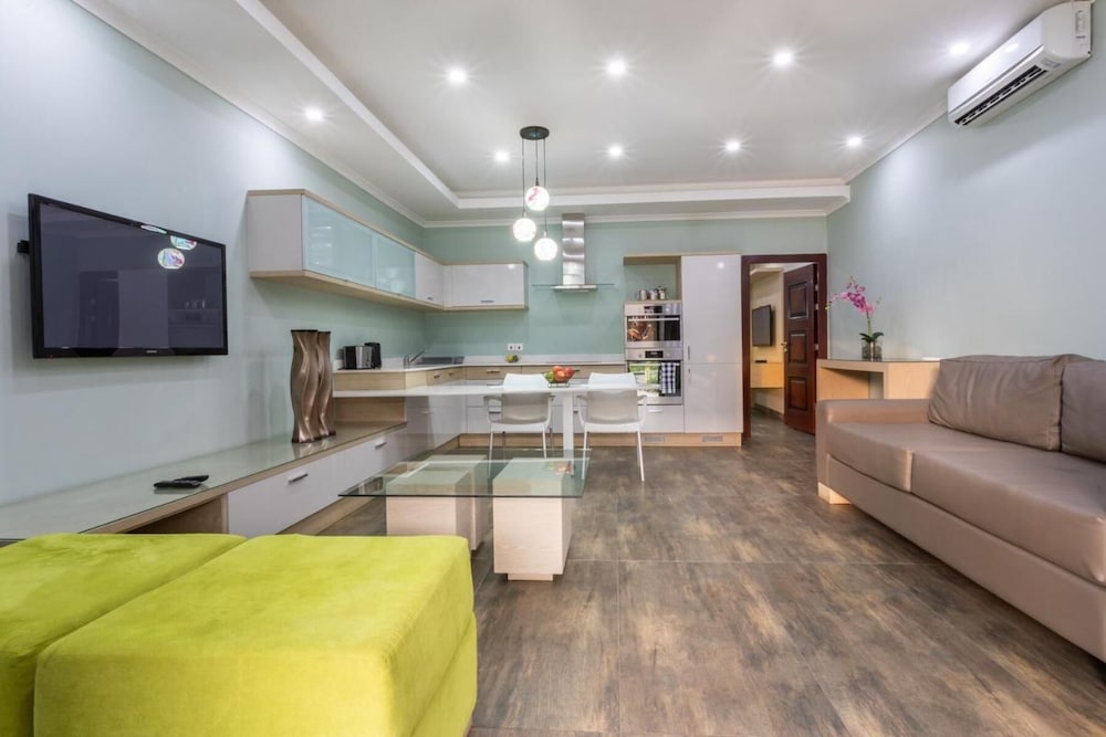 Fallsway Suites 10/17