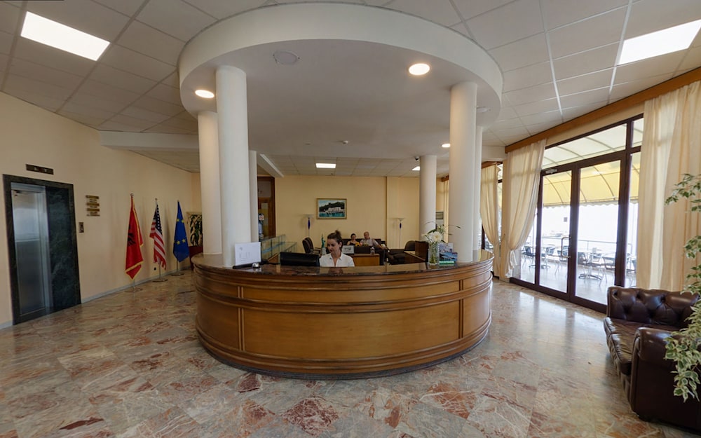 Lobby at New York, VLORE