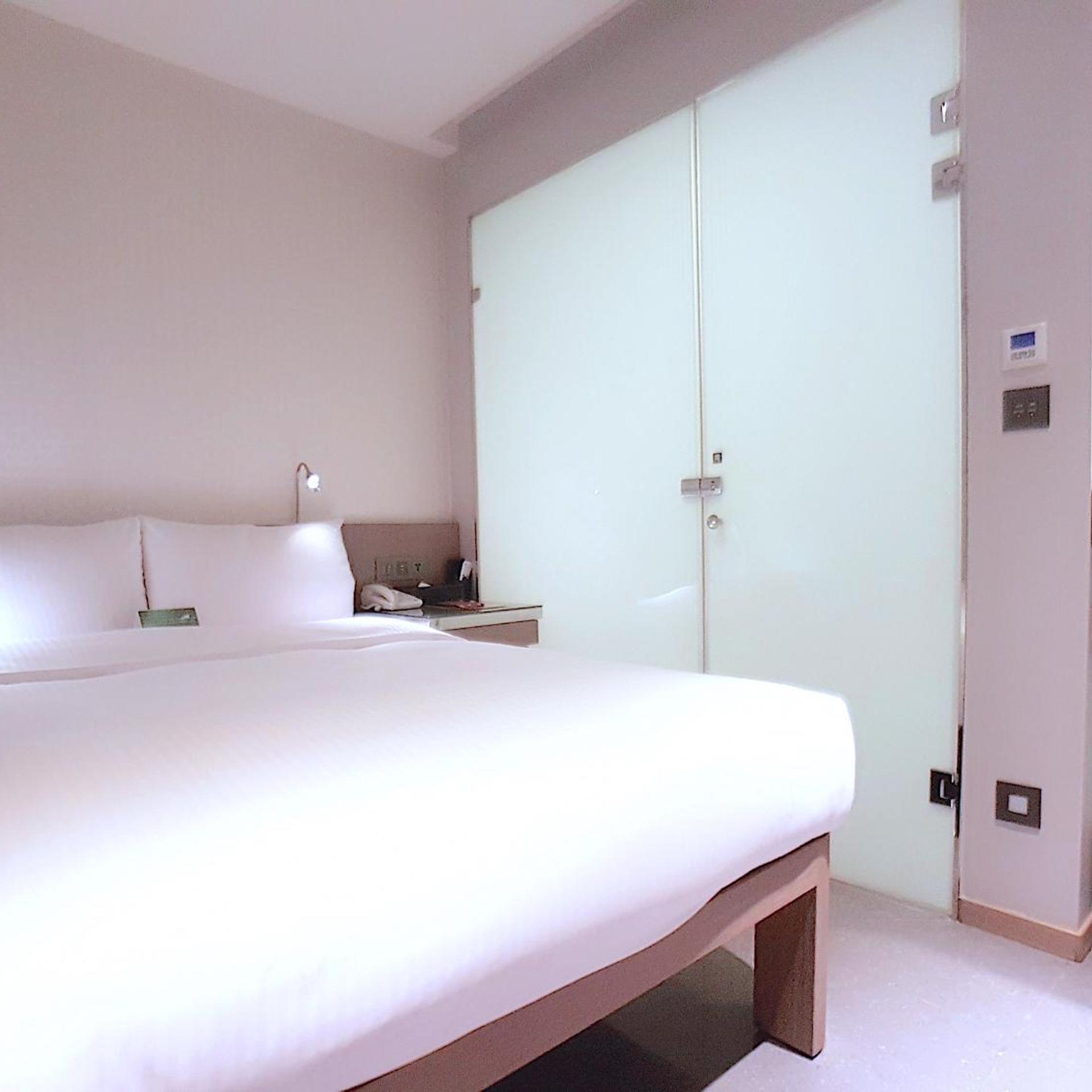 Adjoining, Double Bed