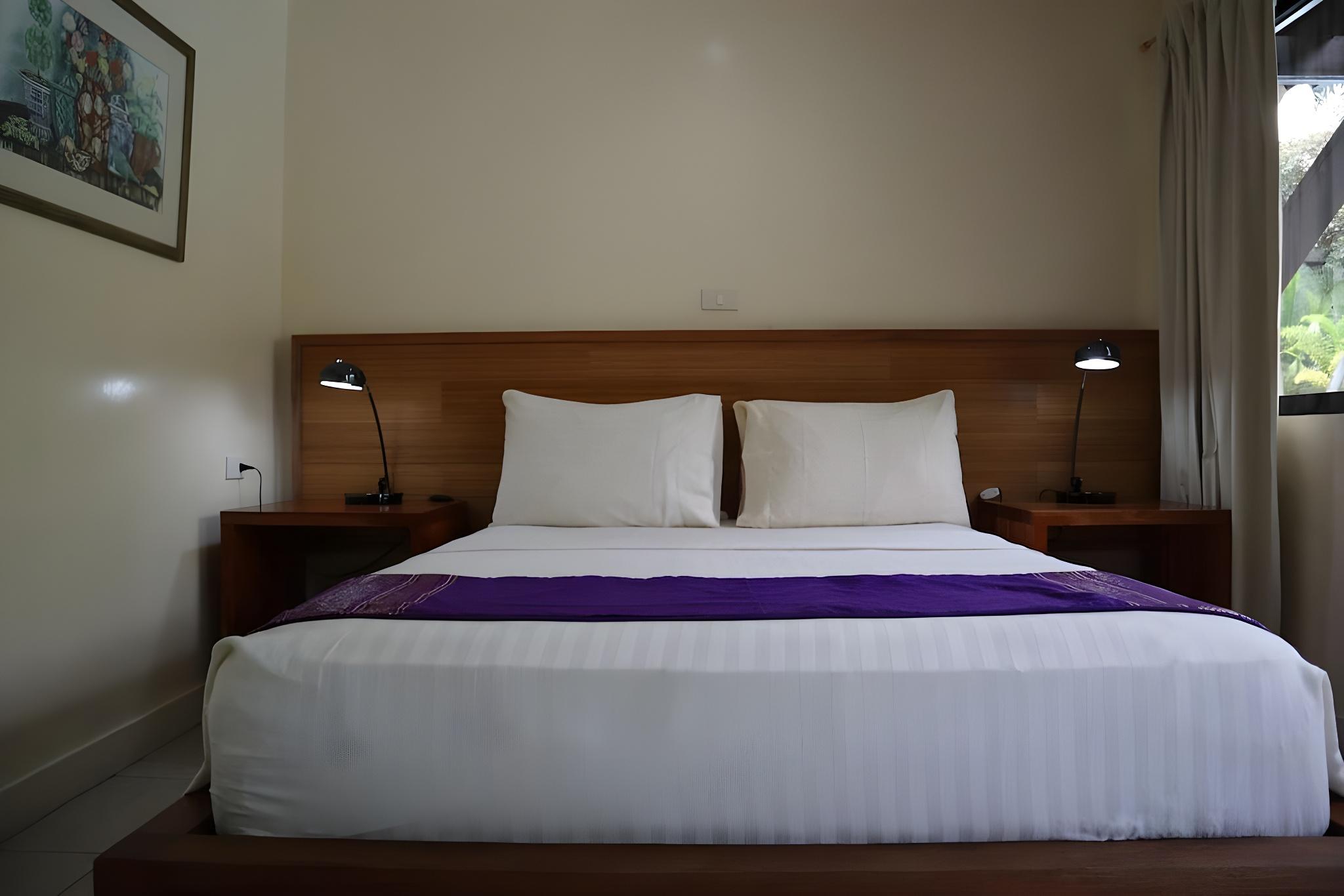 Executive, King Bed, Pool Side