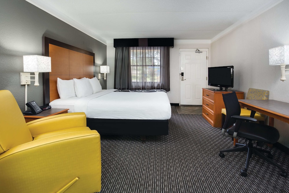 Days Inn by Wyndham Gainesville University I-75 22/37