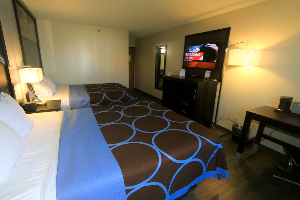 Super 8 by Wyndham Lenexa Overland Park/Mall Area 29/70