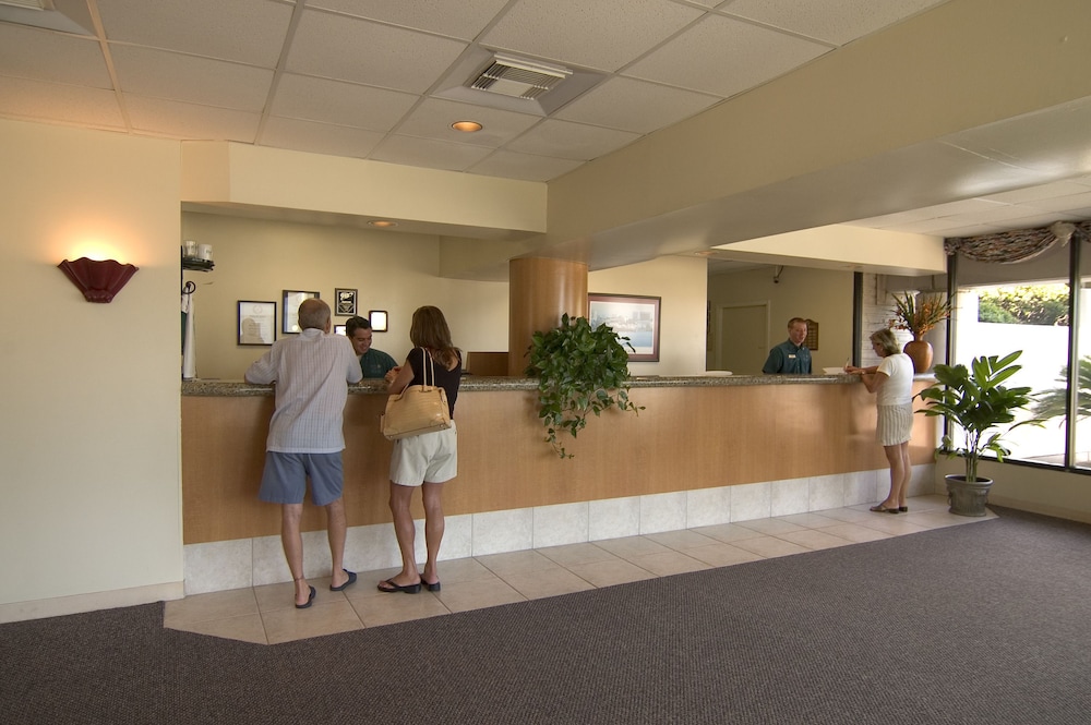 Casa Del Mar Beachfront Suites 37/82