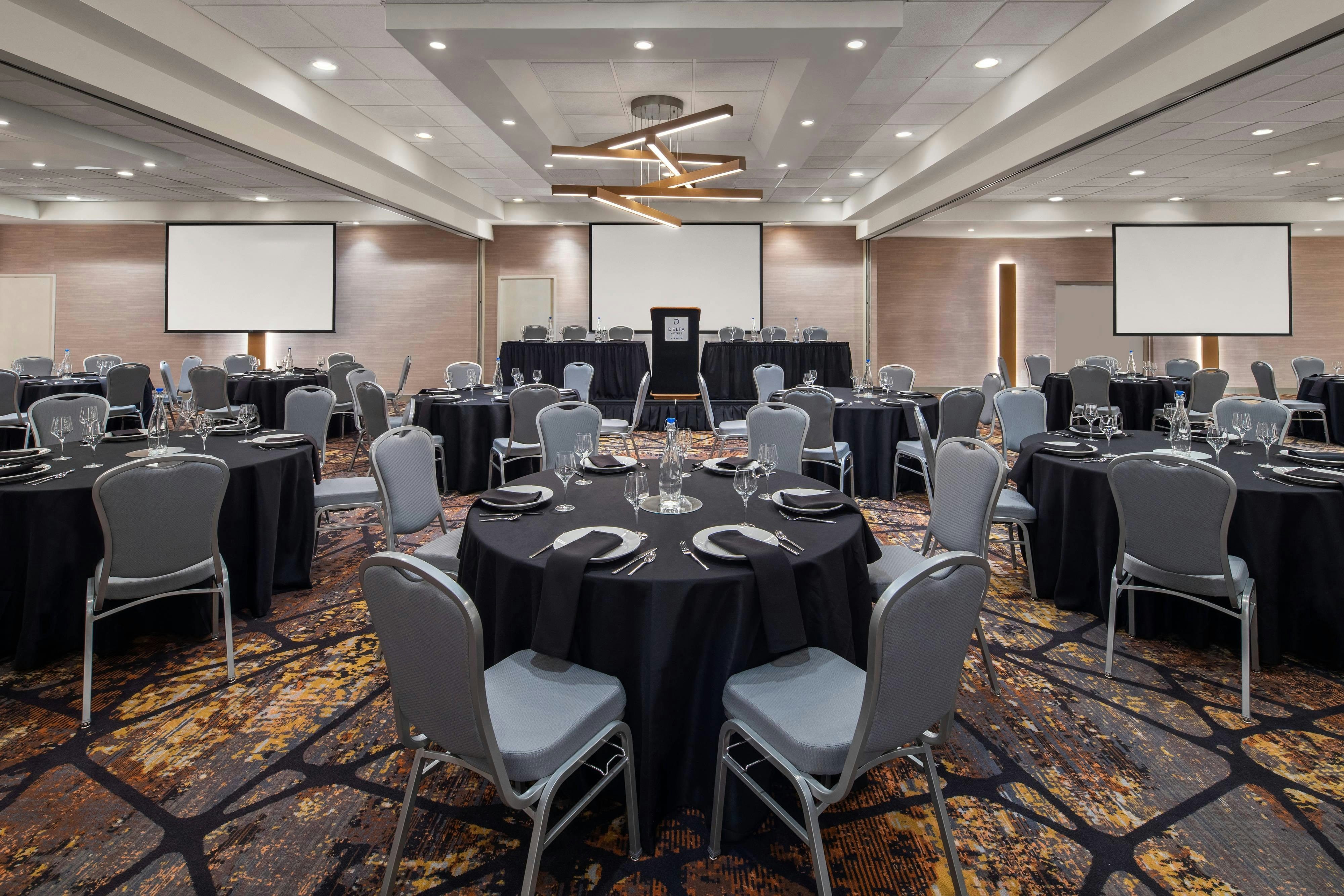Delta Hotels By Marriott Green Bay 19/26