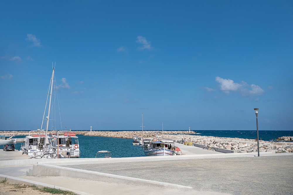 Avra Apartments Kolymbari Harbour 45/50