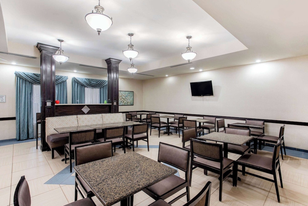 Spark by Hilton Plainfield Indianapolis Airport 28/43