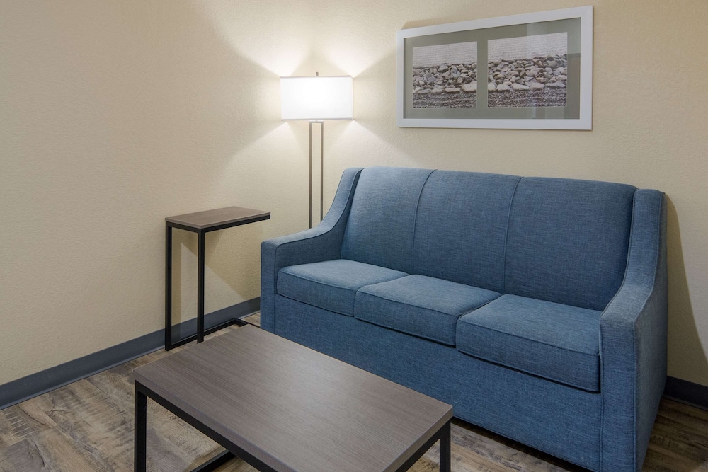 Quality Inn and Suites Roanoke Fort Worth North TX 29/46