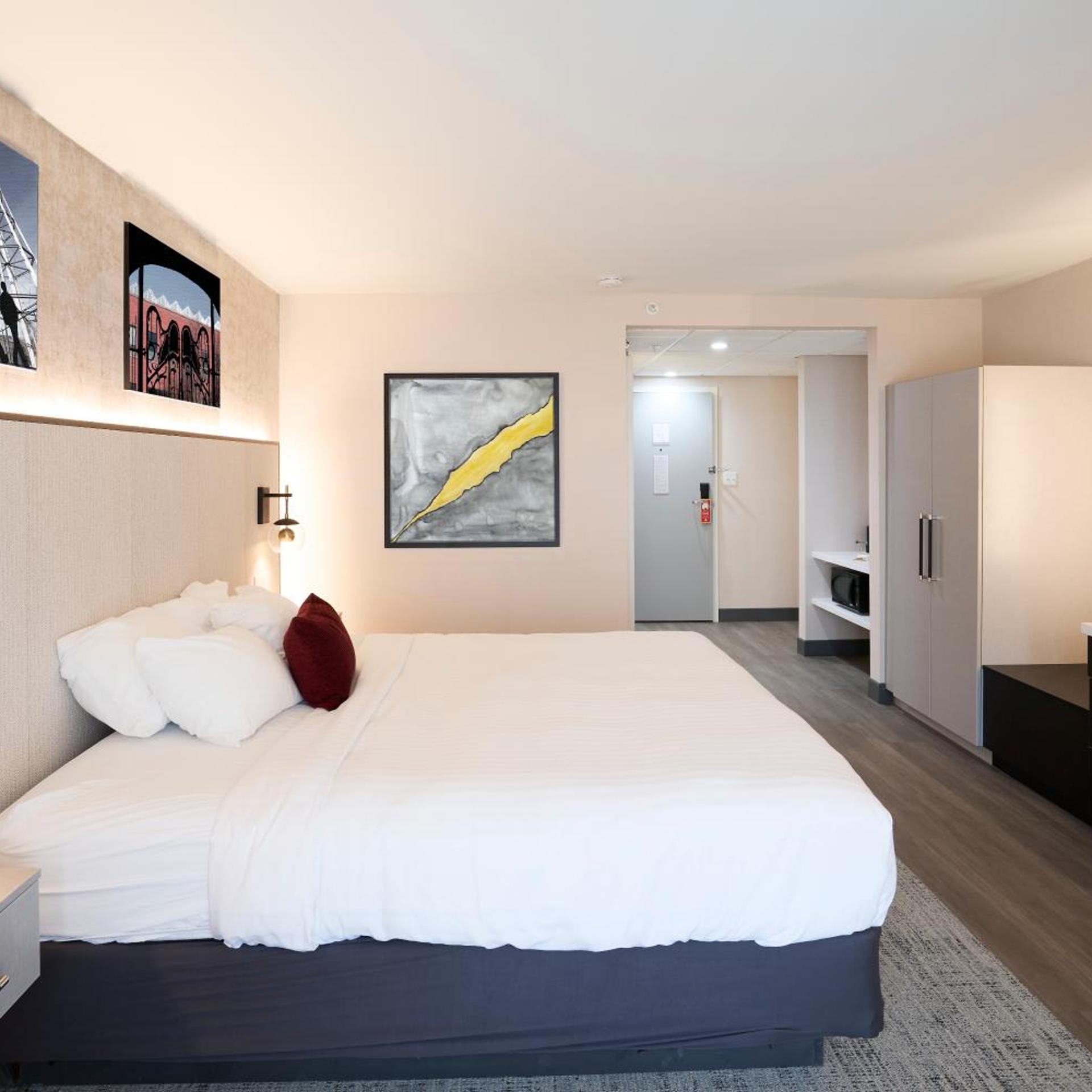 Studio, King Bed