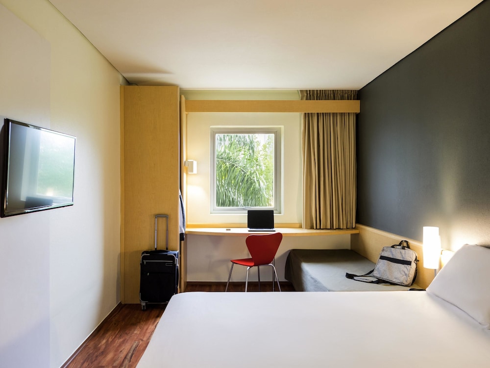 Ibis Monterrey Valle 12/50