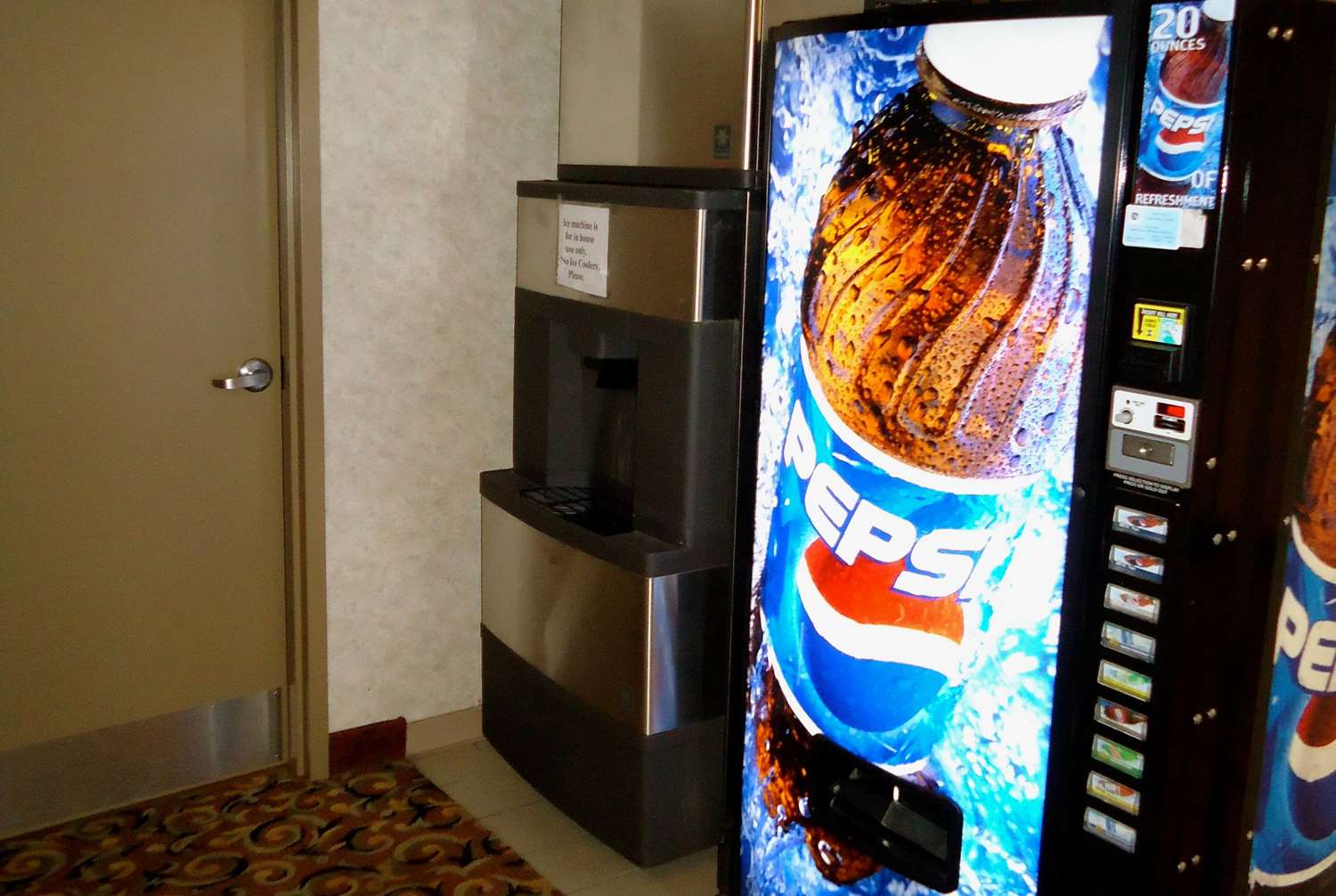 Super 8 by Wyndham Niagara Falls NY 14/25