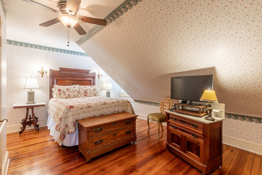 Captain Mey's Inn 24/55