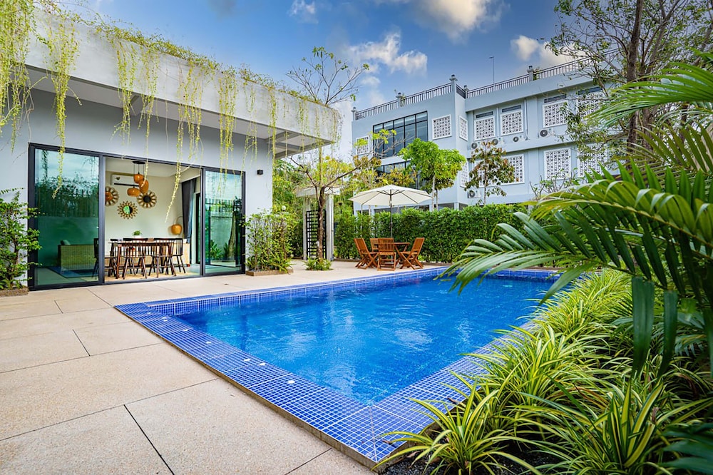 Rainforest Hotel by NSUN 43/50