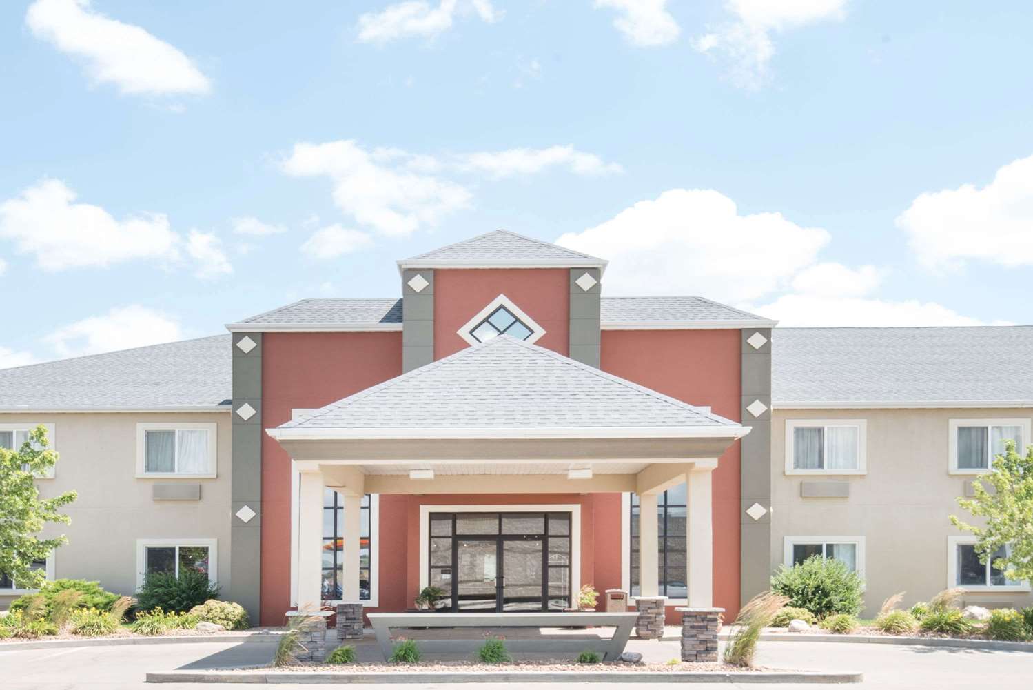 Howard Johnson by Wyndham Oacoma Hotel and Suites 4/31